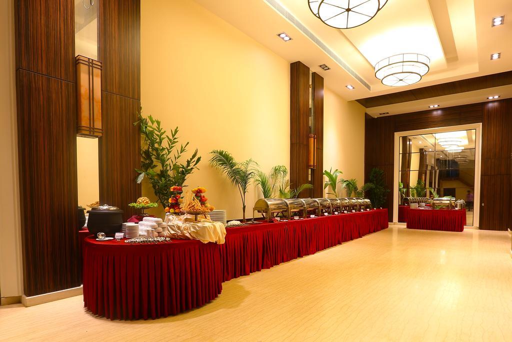 Grand Serenaa Hotel & Resorts, Auroville Exteriör bild