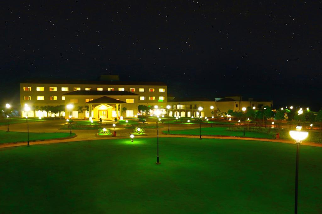 Grand Serenaa Hotel & Resorts, Auroville Exteriör bild